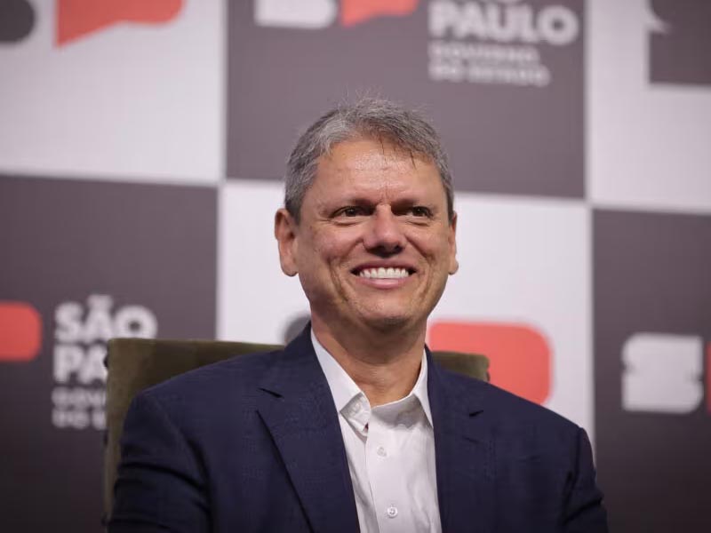 Tarcísio de Freitas é reeleito governador de São Paulo no primeiro turno